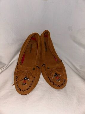 Minnetonka Tan Suede Beaded Moccasin Flats
